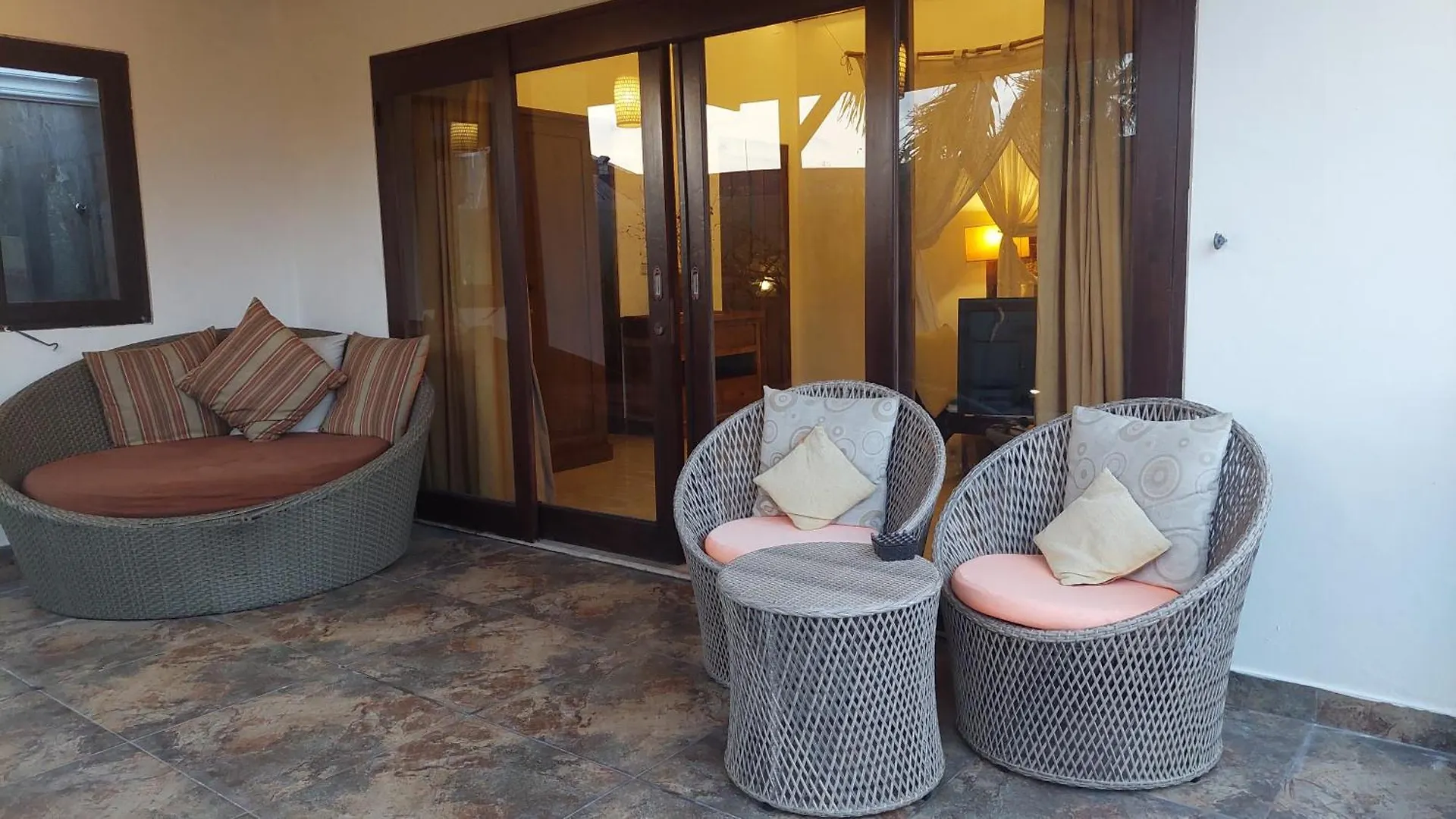 סמיניאק Villa Heliconia