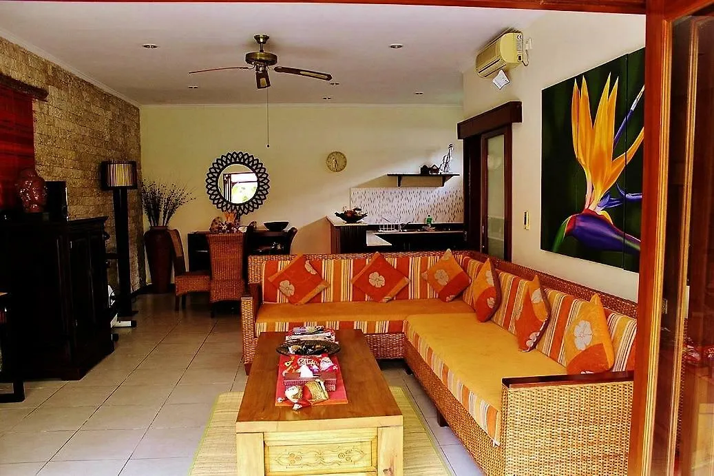 סמיניאק Villa Heliconia